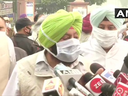 farmer law Punjab CM Amarinder Singh sitting dharna Delhi 'morcha-bandhi' President situation  | किसान क़ानून को लेकर दिल्ली में धरने पर बैठे पंजाब के सीएम अमरिंदर सिंह, कहा-मैं हर कुर्बानी दूँगा