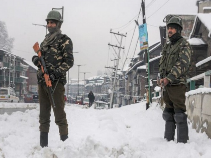 Snowfall hits Kashmir and Ladakh before time, preparations are still incomplete | कश्मीर और लद्दाख में बर्फबारी ने समय से पहले दी दस्तक, अब तक अधूरी हैं तैयारियां, सेना को भी हो सकती है परेशानी