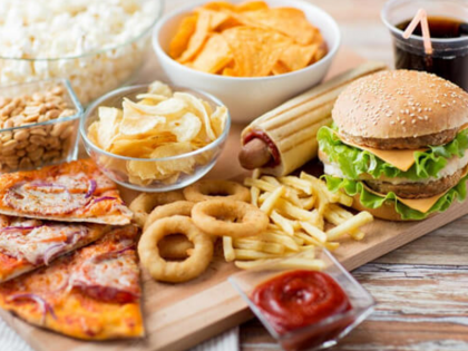 Consuming junk food can cause dozens of problems know how to avoid this habit | जंक फूड का सेवन करने से हो सकती हैं दर्जनों समस्याएं, जानिए इस बुरी आदत से कैसे बचें