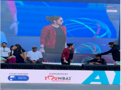 Sania Mirza appeared on public stage for the first time after divorce from husband Shoaib in Dubai | सानिया मिर्जा पति शोएब से तलाक लेने के बाद पहली बार सार्वजनिक मंच पर दिखीं, दुबई में नजर आईं भारतीय टेनिस स्टॉर