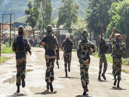 Army called in Manipur four contingents of Assam Rifles deployed in Imphal East | मणिपुर में सेना बुलाई गई, असम राइफल्स की चार टुकड़ियों को इम्फाल पूर्व में तैनात किया गया, पुलिस अधिकारी के अपहरण के बाद बढ़ा तनाव