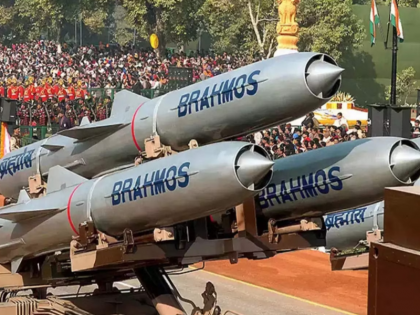 BrahMos missile anti-aircraft gun radar will be purchased Defense Ministry signed contracts | ब्रह्मोस सुपरसोनिक मिसाइल, एंटी एयरक्राफ्ट गन, और रडार समेत इन हथियारों का होगी खरीद, रक्षा मंत्रालय ने 39 हजार करोड़ के अनुबंधों पर हस्ताक्षर किए