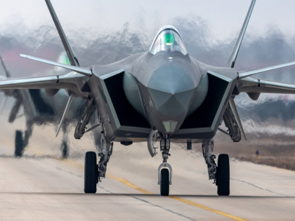 China deploying advanced fighter aircraft J-20 on border with India Indian Air Force is also on alert | भारत से लगती सीमा पर चीन अपने सबसे उन्नत लड़ाकू विमान जे-20 को तैनात कर रहा है, इंडियन एयर फोर्स भी अलर्ट