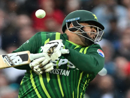 Pakistan wicketkeeper-batsman Azam Khan T20 World Cup Trolled on social media heavyset body | Azam Khan: पाकिस्तान के बल्लेबाज आजम खान के लिए वजन बना दुश्मन, अपने भी हुए बेगाने, आलोचकों के निशाने पर