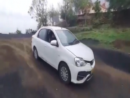 Viral Video woman making a driving reel car fell into ditch near Ellora lost her life | Viral Video: गाड़ी चला रील बना रही थी महिला, ब्रेक की जगह दबाया एक्सीलरेटर, खाई में गिरी कार, लाइक और व्यूज पाने के चक्कर में गई जान