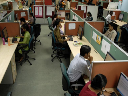 Central government instructed employees across country reach the office latest by 9.15 | ऑफिस में देर से पहुंचने वाले कर्मचारियों पर केंद्र सख्त, 9.15 बजे तक पहुंचें , लेट होने पर कट सकती है छुट्टी