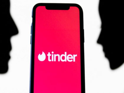 Tinder Date Gone Wrong Gang that traps boys busted East Delhi Black Mirror Cafe | टिंडर डेट पर जाना भारी पड़ा, आ गया 1 लाख का बिल, लड़कों को फंसाने वाले गैंग का भंडाफोड़