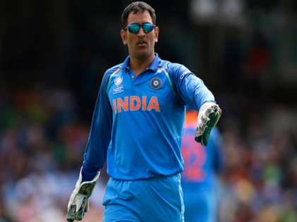 Dhoni became angry at Sreesanth asked the manager to send him back Ravichandran Ashwin revealed in his book | जब श्रीसंत पर गुस्से से लाल हुए धोनी, मैनेजर से कहा इसको वापस भेज दो...रविचंद्रन अश्विन ने अपनी किताब में किया खुलासा