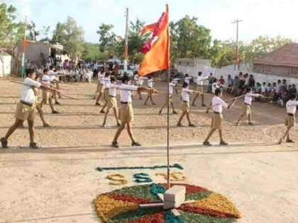 Modi government removed 58 years old ban government officials can take part in RSS programs Congress taunts | मोदी सरकार ने 58 साल पुराना प्रतिबंध हटाया, अब सरकारी अधिकारी RSS के कार्यक्रमों में ले सकते हैं हिस्सा, कांग्रेस का तंज- 'नौकरशाही अब निक्कर में भी आ सकती है' Modi government removed 58 years old ban government officials can take part in RSS programs Congress taunts | मोदी सरकार ने 58 साल पुराना प्रतिबंध हटाया, अब सरकारी अधिकारी RSS के कार्यक्रमों में ले सकते हैं हिस्सा, कांग्रेस का तंज- 'नौकरशाही अब निक्कर में भी आ सकती है'