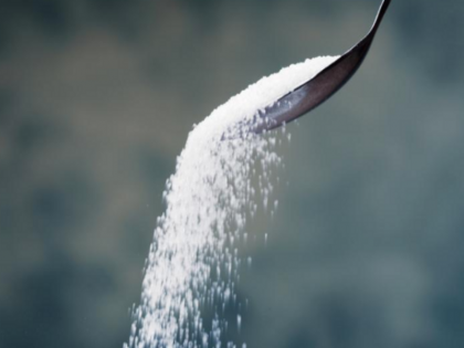 consume sugar can make you age quickly look younger you need to cut sugar daily | आपको जल्दी ही बूढ़ा कर सकती है ये एक चीज, जवान दिखना है तो खाना छोड़ दें, वजन भी कंट्रोल में रहेगा