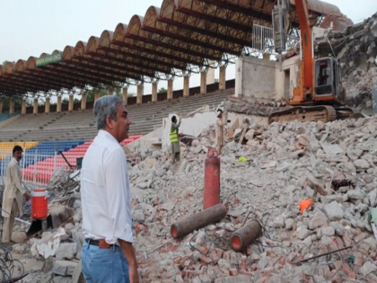 Champions Trophy PCB chairman Mohsin Naqvi na seats na bathrooms Gaddafi Stadium Lahore | Champions Trophy: पाकिस्तान के स्टेडियम में न सीटें हैं, न बाथरूम..., कैसे होगी चैंपियंस ट्रॉफी की मेजबानी, पीसीबी चीफ ने सर पीट लिया