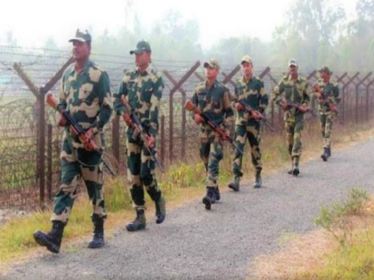 India-Bangladesh Border guards of Bangladesh stopped BSF from fencing patrolling increased | India- Bangladesh: बांग्लादेश के बॉर्डर गार्ड्स ने बीएसएफ को सीमा पर बाड़ लगाने से रोका, दोनों तरफ गश्त बढ़ी India-Bangladesh Border guards of Bangladesh stopped BSF from fencing patrolling increased | India- Bangladesh: बांग्लादेश के बॉर्डर गार्ड्स ने बीएसएफ को सीमा पर बाड़ लगाने से रोका, दोनों तरफ गश्त बढ़ी