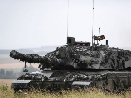 Russia-Ukraine war NATO weapons that were destroyed by Russia Challenger 2 Abrams Tank HIMARS Rocket Artillery | Russia-Ukraine war: नाटो के वो हथियार जिन्हें रूस ने बना दिया मलबा, असली जंग में नहीं टिक पाए टैंक, आर्टिलरी सिस्टम और बख्तरबंद वाहन