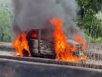 Nagpur businessman commits sucide by setting his car ablaze | नागपुर में व्यापारी ने अपनी ही गाड़ी में बैठे परिवार को किया आग के हवाले, खुद भी दे दी जान