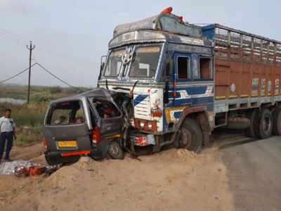 Anand car-truck collision 9 people including 2 child PM narendra Modi expressed grief two lakh rupees to the family members | कार और ट्रक में टक्कर, दो बच्चों सहित नौ लोगों की मौत, पीएम मोदी ने दुख जताया, परिजनों को दो-दो लाख रुपये मुआवजे की घोषणा