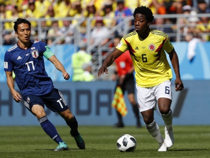 fifa world cup 2018: Colombia's Carlos Sanchez get 1st Red Card | FIFA WC: इस खिलाड़ी को मिला 2018 का पहला रेड कार्ड, मैच के चौथे मिनट ही ग्राउंड से हुआ बाहर