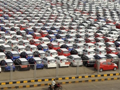 Tata Motors, Mahindra, Toyota report decline in April sales | टाटा मोटर्स, महिंद्रा, टोयोटा की अप्रैल बिक्री घटी, वाहन बाजार में 10वें महीने गिरावट