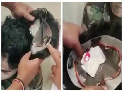 viral video show how a man hide bluetooth device to cheat in up police exam caught internet reacts | कानों में एयरपीस-विग में ब्लूटूथ डिवाइस की मदद से यूपी पुलिस की परीक्षा देने आया शख्स गिरफ्तार, यूजर बोले इसे चोरी में नोबेल पुरस्कार दिया जाए viral video show how a man hide bluetooth device to cheat in up police exam caught internet reacts | कानों में एयरपीस-विग में ब्लूटूथ डिवाइस की मदद से यूपी पुलिस की परीक्षा देने आया शख्स गिरफ्तार, यूजर बोले इसे चोरी में नोबेल पुरस्कार दिया जाए