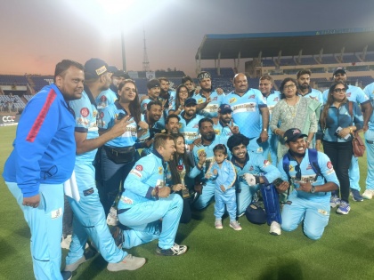 Celebrity Cricket League 2023 Bhojpuri Dabang riding Vijay Rath CCL beat Kerala Strikers by 75 runs | Celebrity Cricket League 2023: सीसीएल में विजय रथ पर सवार भोजपुरी दबंग, केरल स्ट्राइकर्स को 75 रनों से हराया