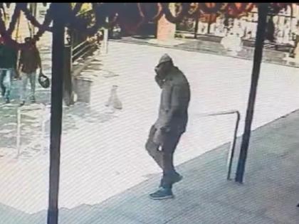 Watch: Bengaluru Rameshwaram Cafe blast accused caught on multiple CCTV cameras | WATCH: बेंगलुरु के रामेश्वरम कैफे विस्फोट के आरोपी का ताजा सीसीटीवी फुटेज आया सामने