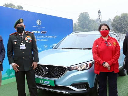 CDS Bipin Rawat attended Chinese electric car company event in full dress amid controversy over LAC | LAC पर जारी विवाद के बीच CDS बिपिन रावत ने फुल ड्रेस में चीनी इलेक्ट्रिक कार कंपनी के इवेंट में लिया हिस्सा
