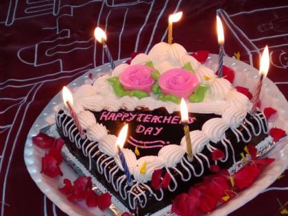 Celebrate Teacher's Day 2022 share 10 inspirational quotes with your loved ones Dr. S Radhakrishnan Jayanti | Teacher's Day 2022: इस साल ऐसे मनाएं शिक्षक दिवस, टीचर्स डे पर अपनों संग शेयर करें 10 प्रेरणादायी कोट्स