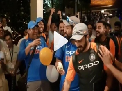 Team India celebrate ODI series win against Windies | टीम इंडिया के जश्न में धोनी-जडेजा ने किया ऐसा प्रैंक, बुरी तरह डर गए रोहित शर्मा