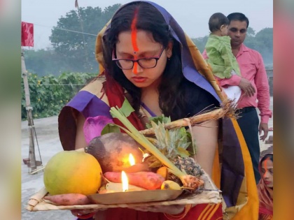 Chhath Puja 2019: devotees complete their fast by offering their arghya to astachalgami surya | Chhath Puja 2019: देशभर में उदयमान सूर्य को अर्घ्य देने के बाद सम्पन्न हुआ महापर्व छठ