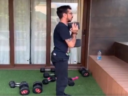 Yuvraj Singh Trolls Yuzvendra Chahal on his Workout Drill Video | चहल ने शेयर किया वर्कआउट का वीडियो, युवराज ने 'ओह तेरे चूहे' लिखते हुए कर दिया ट्रोल