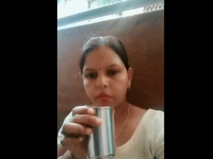 watch full viral video hello friends chai pi lo somvati mahawa | 'हैलो फ्रेंड्स चाय पी लो' के वीडियो से रातों-रात इंटरनेट की सनसनी बनी ये महिला