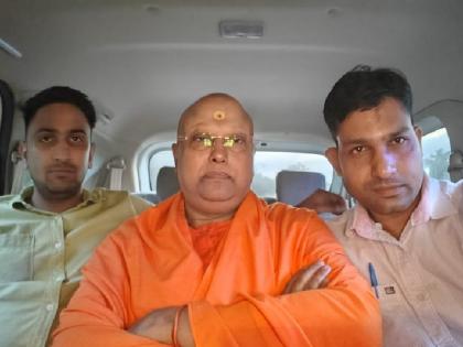 Chaitanyananda Saraswati arrested in Agra by Delhi Police accused of sexually abusing 17 girls in his ashram | Delhi: आगरा में पकड़ा गया चैतन्यानंद सरस्वती, दिल्ली पुलिस ने दबौचा, आश्रम में 17 लड़कियों से यौन शोषण का आरोप