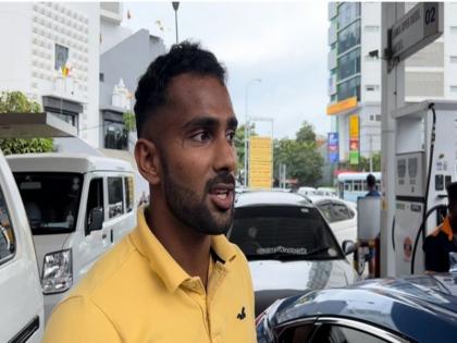 sri lanka crisis cricketer Karunaratne amid ongoing crisis India is like brother to us helping us a lot | Sri Lanka: दो दिन कतार में लगने के बाद श्रीलंकाई क्रिकेटर चमिका को मिला तेल, सकंट में मदद के लिए भारत का जताया आभार, बताया बड़ा भाई