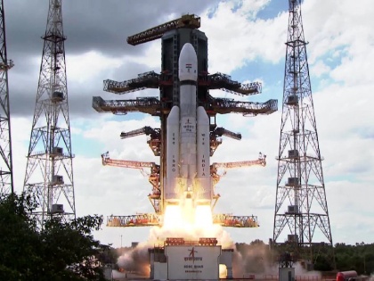 Chandrayaan 3 After the successful launch of Chandrayaan-3 there was an influx of congratulations from film stars boosted the morale of ISRO | Chandrayaan 3: चंद्रयान-3 के सफल लॉन्चिंग के बाद फिल्मी सितारों की बधाई का लगा तांता, बढ़ाया इसरो का मनोबल