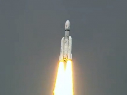 Chandrayaan-3 Mission I feel gravity Moon Chandrayaan-3 successfully placed in Moon's orbit message sent to ISRO attain an orbit of 127609 km x 236 km | Chandrayaan-3 Mission: ‘मैं चंद्रमा का गुरुत्वाकर्षण महसूस कर रहा हूं", चंद्रयान-3 ने इसरो को संदेश भेजा, जानिए सभी अपडेट