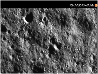 Chandrayaan-2 orbiter is working fine, ISRO releases photos of the moon's surface | खुशखबरी: बेहतरीन काम कर रहा है चंद्रयान-2 का ऑर्बिटर, इसरो ने जारी की चंद्रमा के सतह की तस्वीरें