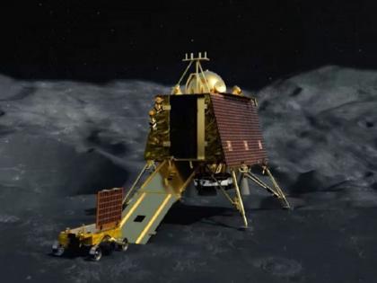 People offer namaz at the Islamic Center of India in Lucknow for the successful landing of Chandrayaan-3, on August 23 | WATCH: 23 अगस्त को चंद्रयान-3 की सफल लैंडिंग के लिए लखनऊ में इस्लामिक सेंटर ऑफ इंडिया में लोगों ने पढ़ी नमाज