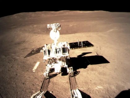 china chang'e 4 rover touch down moon surface pic | चंद्रमा की दूसरी ओर पहला अंतरिक्षयान उतारकर चीन ने रचा इतिहास, जानिए ये कैसे हुआ