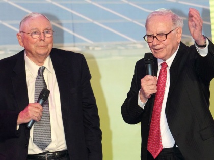 Warren Buffet longtime friend Charlie Munger passes away at 99 | Charlie Munger Death: बर्कशायर हैथवे के वाइस चेयरमैन चार्ली मुंगर के निधन पर निवेश जगत ने बयां किया दर्द