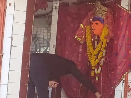 Coronavirus: Worship of Chaubis Khamba Devi for protection from pandemic, natural disaster in Ujjain | Coronavirus: उज्जैन में महामारी और प्राकृतिक आपदा से बचाव के लिए जिला कलेक्टर ने की चौबीस खंबा देवी की पूजा