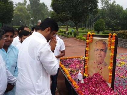 Chaudhary Devi Lal drew a different streak in Haryana politics, but now his family has four ways! | चौधरी देवीलाल ने हरियाणा की राजनीति में खींची थी अलग लकीर, लेकिन अब उनके परिवार की चार अलग राहें! Chaudhary Devi Lal drew a different streak in Haryana politics, but now his family has four ways! | चौधरी देवीलाल ने हरियाणा की राजनीति में खींची थी अलग लकीर, लेकिन अब उनके परिवार की चार अलग राहें!