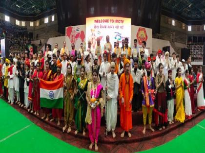 Chief Minister Shivraj Singh Chouhan narrated the story of freedom to school children in Indore, students chanted Bharat Mata | मुख्यमंत्री शिवराज सिंह चौहान ने इंदौर में स्कूली बच्चों को सुनाई आजादी की कहानी, छात्रों ने लगाया भारत माता का जयकारा
