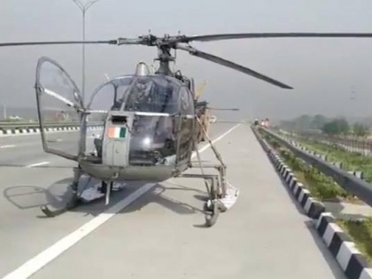 Corona virus India Baghpat Cheetah helicopter makes emergency landing on expressway | ईस्टर्न पेरिफेरल एक्सप्रेस-वे पर उतरा कोविड-19 ड्यूटी पर तैनात चीता हेलिकॉप्टर, जानिए क्या है मामला