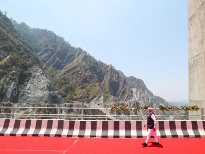 Chenab Bridge Inauguration PM Narendra Modi waves Tiranga world’s highest railway arch bridge Sends Strong Message Post-Pahalgam Attack WATCH | Chenab Bridge Inauguration: असंभव को संभव कर दिखाने का भारतीय जज्बा!, बुलंद भारत की बुलंद तस्वीर...