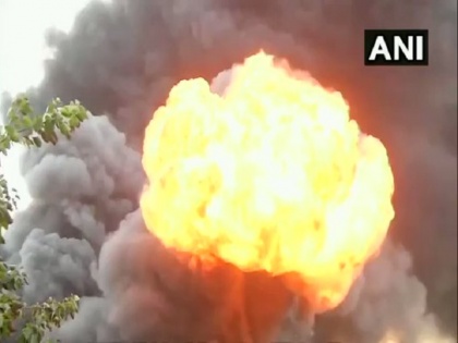 Fire breaks out at oil warehouse in Madhavaram area in Chennai | Chennai: केमिकल गोदाम में भीषण आग, 1000 फायरमैन, 31 से अधिक फायर टेंडर जुटे आग बुझाने में