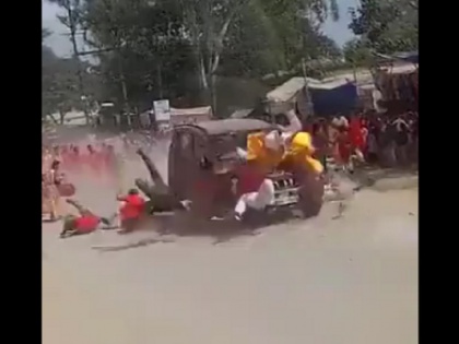 Chhattisgarh Jashpur speeding car rams devotees video almost 20 injured | छत्तीसगढ़: जशपुर में दर्दनाक घटना, बेलगाम कार ने धार्मिक जुलूस में शामिल कई लोगों को कुचला, एक की मौत, 20 से ज्यादा घायल
