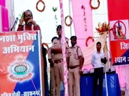 Chhattisgarh Education Minister Premsai Singh Tekam told meaning D liquor tips drinking alcohol drug de-addiction campaign | Video: शिक्षा मंत्री ने बताया दारू में “डी” का क्या मतलब, नशा मुक्‍त‍ि अभ‍ियान के मंच से दिए शराब पीने के ट‍िप्‍स