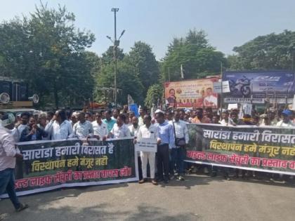 Jharkhand People took to streets in support of the Saranda region CM Hemant Soren said Those who established the forest should not be harassed by rules | सारंडा क्षेत्र के समर्थन में सड़कों पर उतरे लोग, सीएम हेमंत सोरेन बोले- "जिन्होंने जंगल बसाया उन्हें नियमों में बांधकर परेशान न किया जाए" Jharkhand People took to streets in support of the Saranda region CM Hemant Soren said Those who established the forest should not be harassed by rules | सारंडा क्षेत्र के समर्थन में सड़कों पर उतरे लोग, सीएम हेमंत सोरेन बोले- "जिन्होंने जंगल बसाया उन्हें नियमों में बांधकर परेशान न किया जाए"