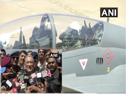 Bipin Rawat flies in Made in India fighter jet LCA Tejas | एयरोइंडिया शो: सेना प्रमुख ने तेजस में उड़ान भरी, विमान को बताया अद्भुत