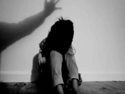 karnataka 16 year old girl student gang raped while going to school in dakshin kannada | कर्नाटक : दक्षिण कन्नड़ में स्कूल जाते समय नाबालिग के साथ हुआ सामूहिक बलात्कार, पुलिस ने मामले में 2 लोगों को हिरासत में लिया