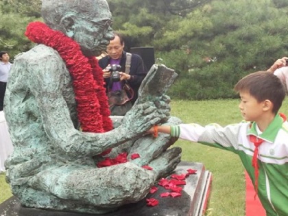 China did not allow the Indian Embassy to celebrate the 150th birth anniversary of Mahatma Gandhi | महात्मा गांधी की 150 जयंती पर चीन ने भारतीय दूतावास को नहीं दी कार्यक्रम की इजाजत